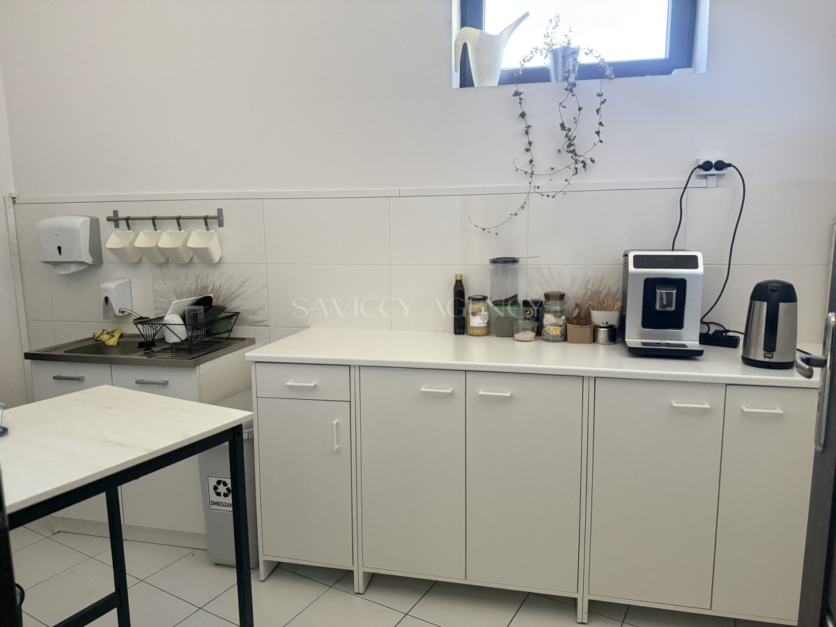 Lokal biurowo-magazyn. 245m2 Pruszków bez prowizji