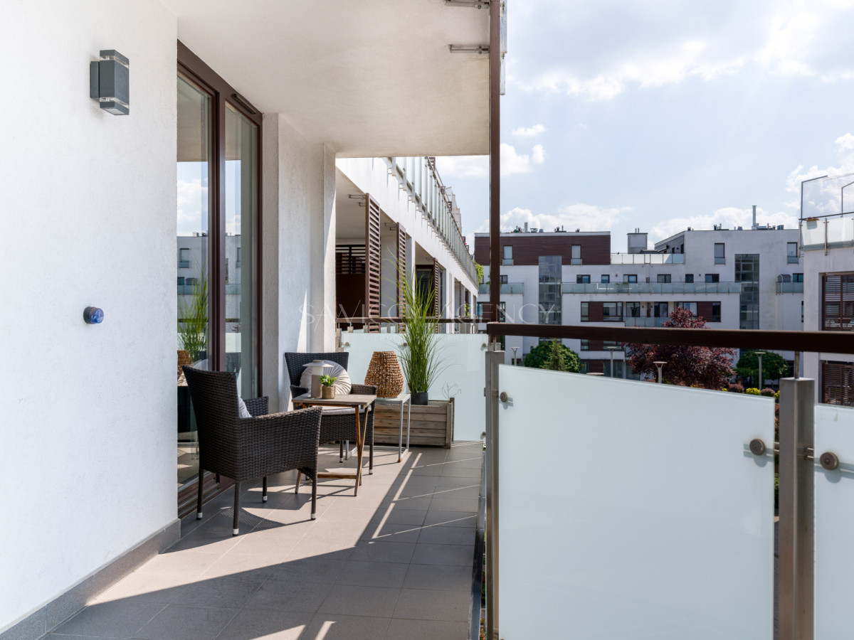 Słoneczny apartament z dużym balkonem Wilanów